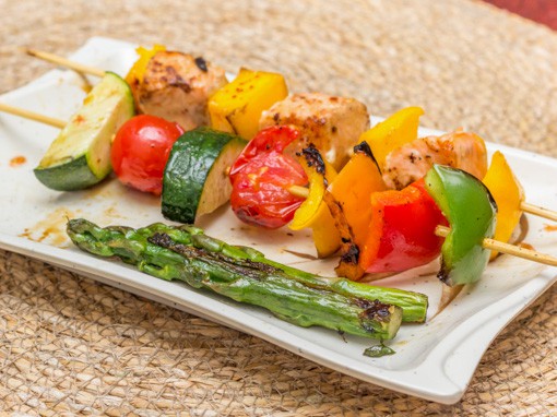 Fisch-Gemüse-Spieße mit Limetten-Dip