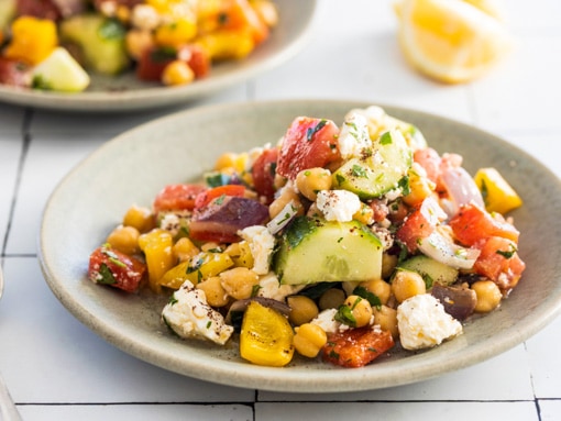 Kichererbsensalat mit Paprika und Schafskäse