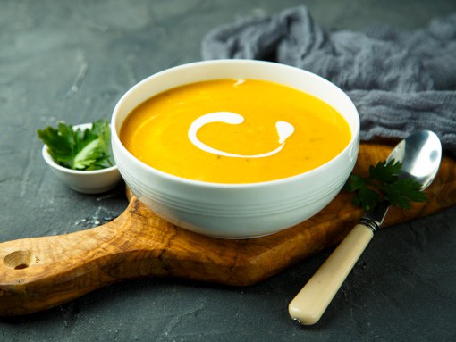 Sellerie-Kurkuma-Cremesuppe